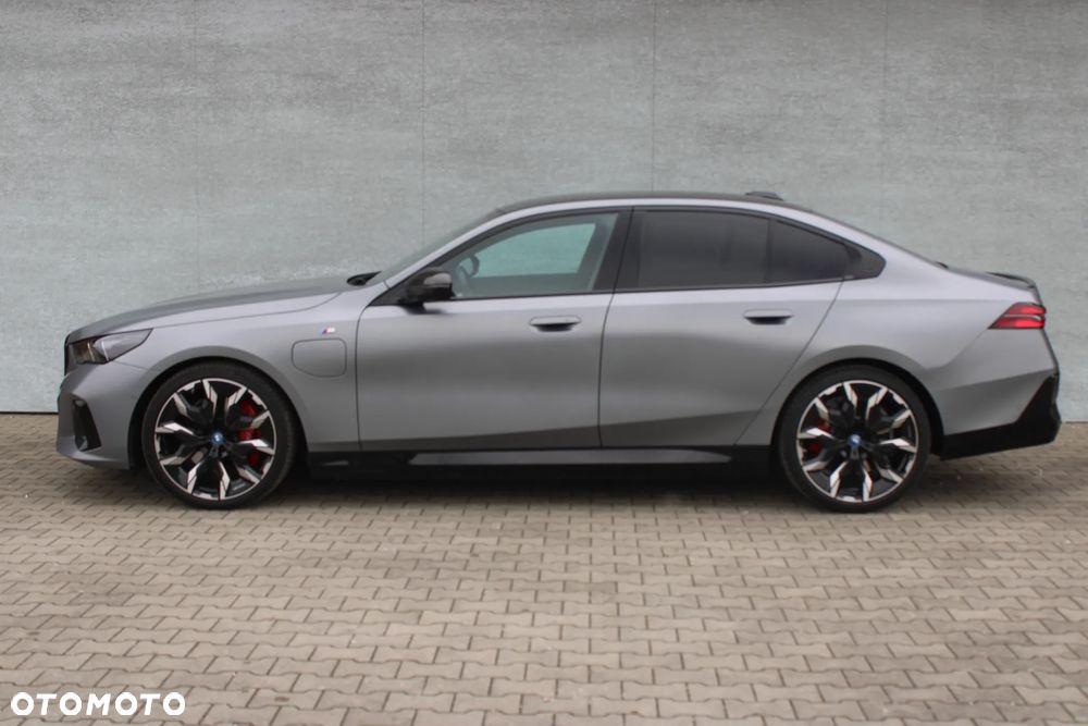 BMW Seria 5 550e xDrive PHEV M Sport - 9