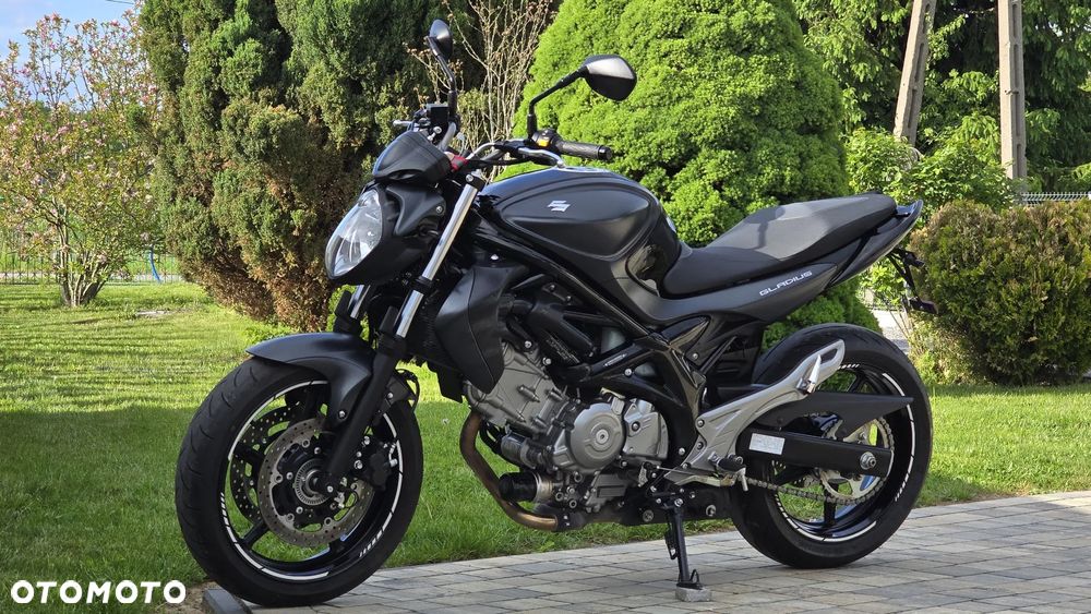 Suzuki Gladius - 8
