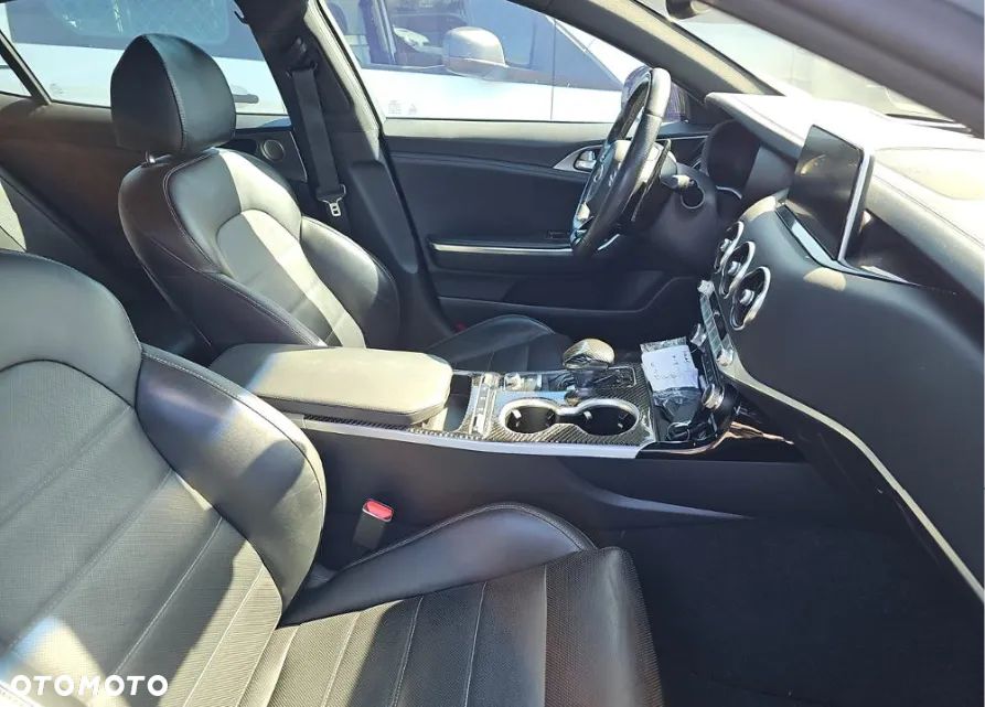 Kia Stinger - 11