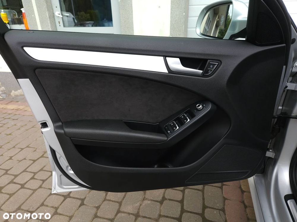 Audi A4 Avant 2.0 TDI DPF quattro S line Sportpaket - 22