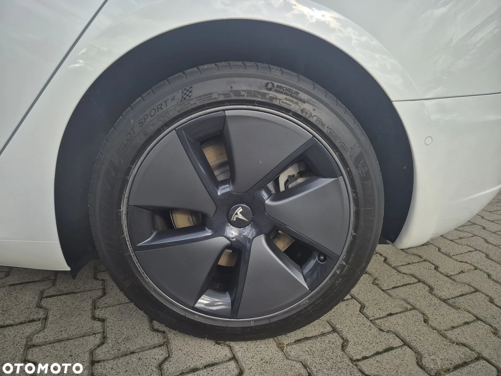 Tesla Model 3 Long Range RWD - 13