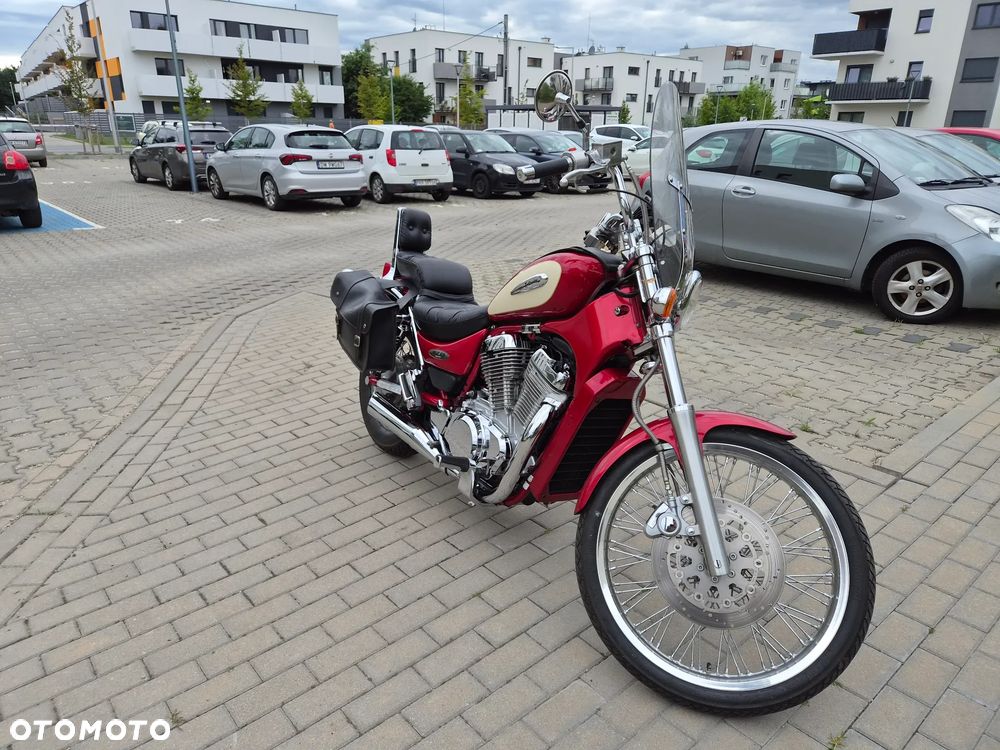 Suzuki Intruder - 10