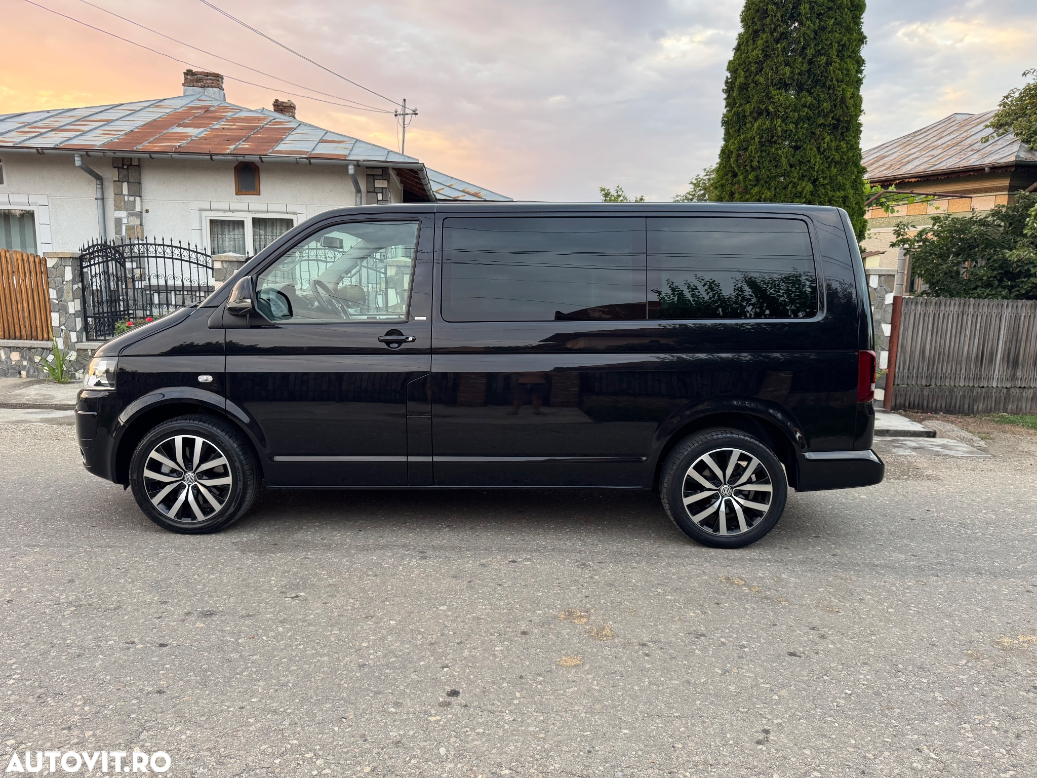 Volkswagen Multivan - 16