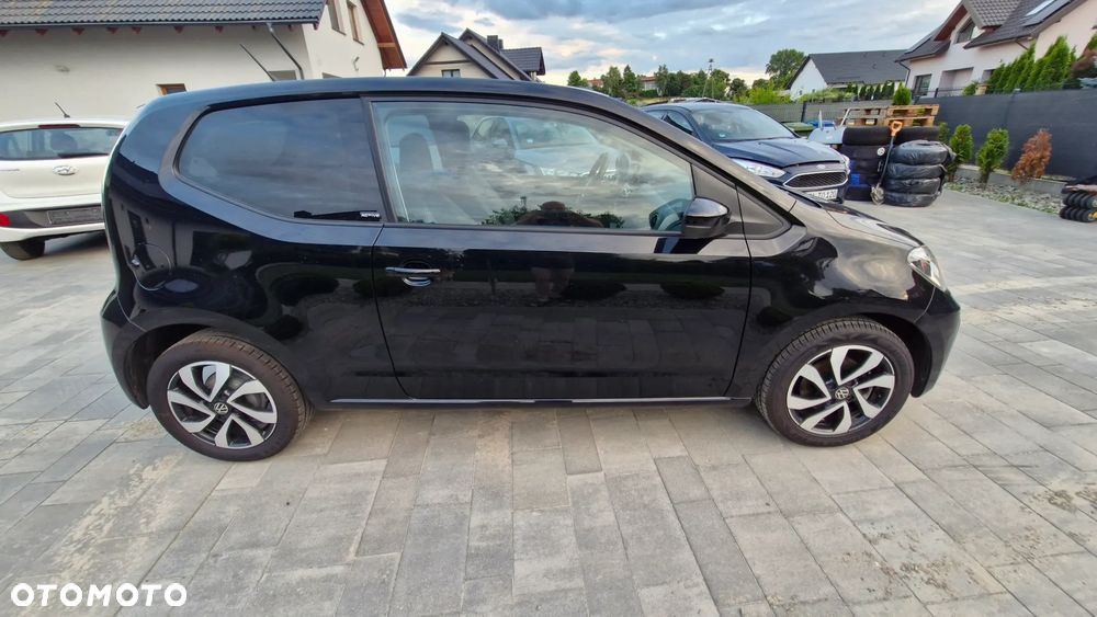 Volkswagen up! Active - 6