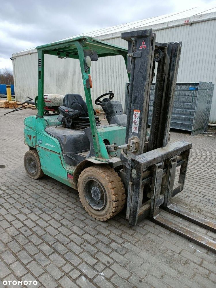 Mitsubishi FG30N - 3