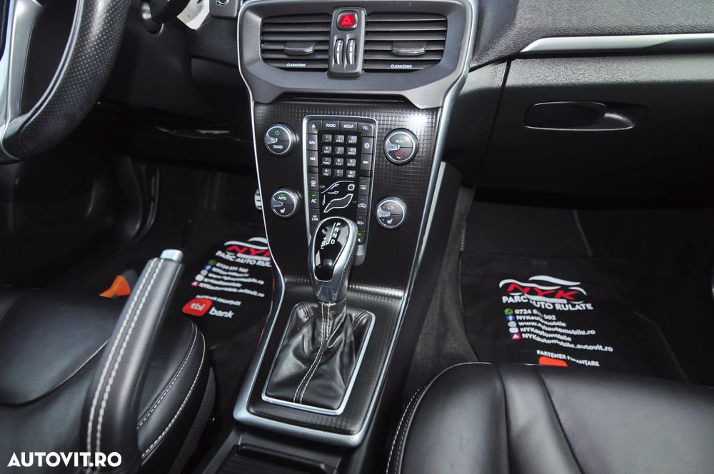 Volvo V40 D3 Geartronic RDesign - 21