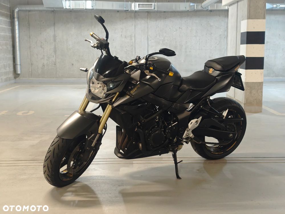Suzuki GSR - 6