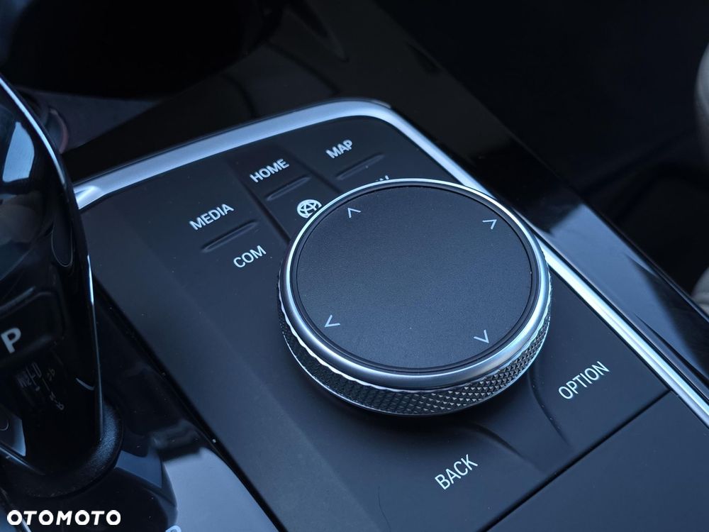 BMW Seria 2 216d - 23