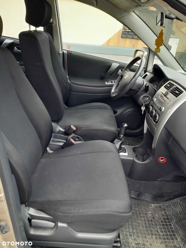 Suzuki Liana - 8