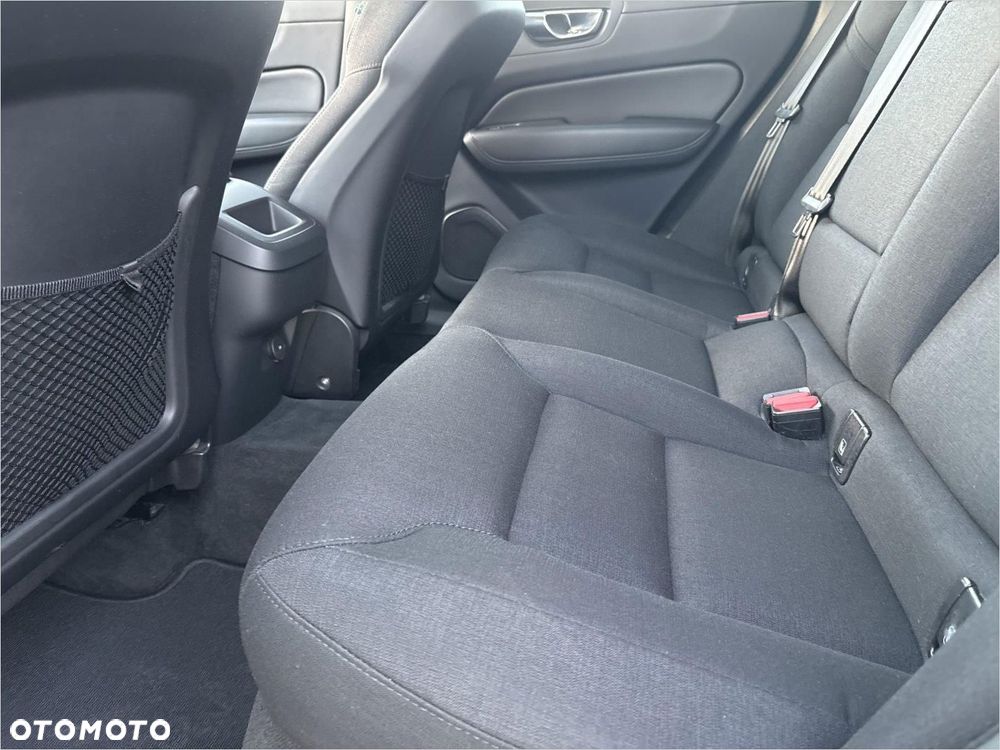 Volvo XC 60 B4 B Momentum Pro - 16