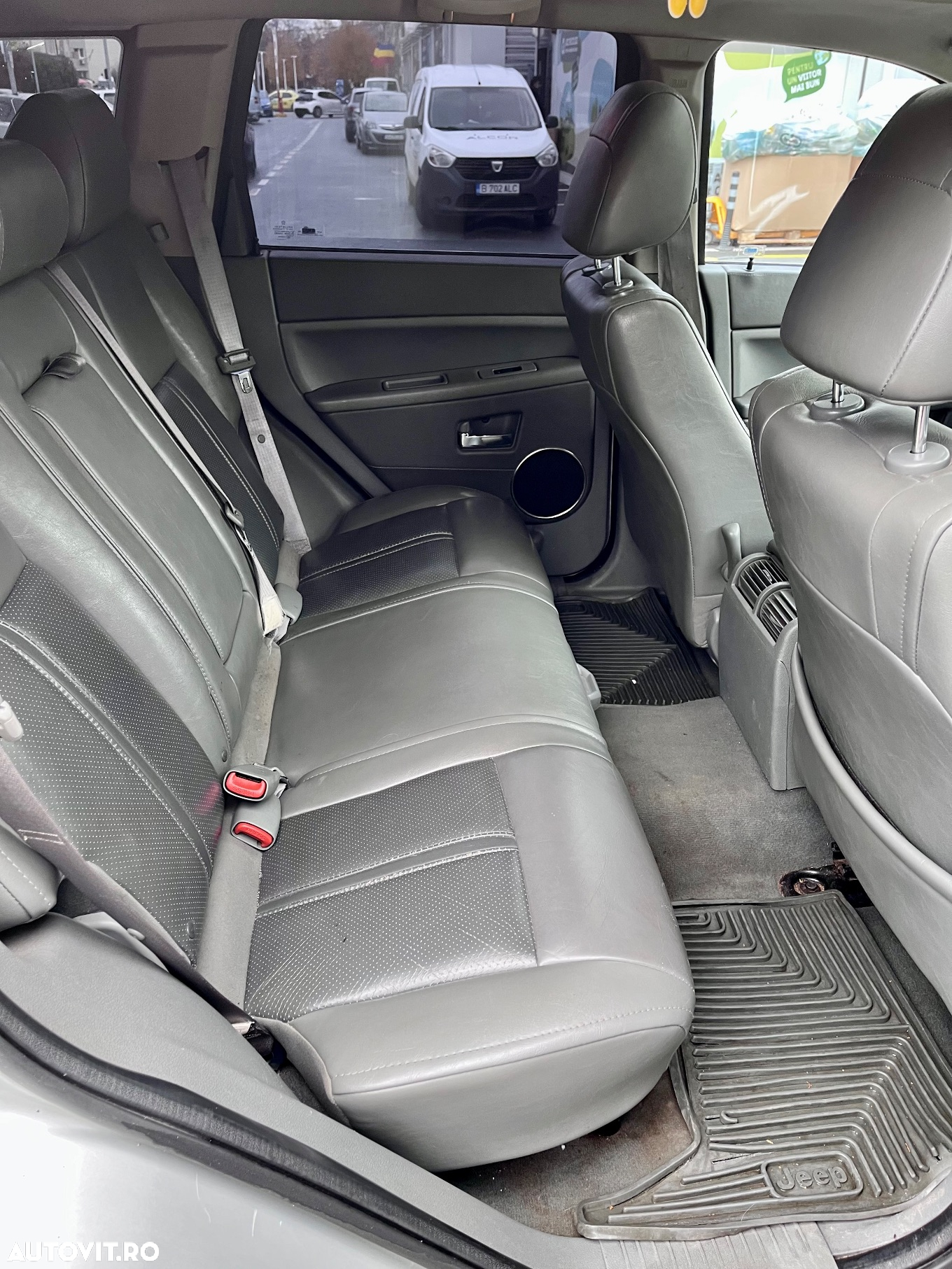 Jeep Grand Cherokee - 16