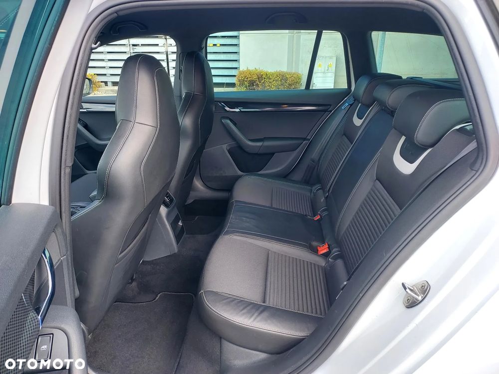 Skoda Octavia 2.0 TDI DSG RS - 21