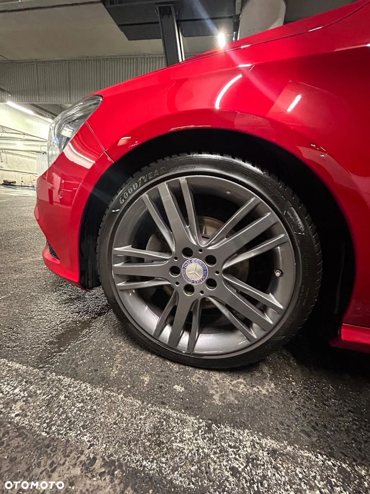 Mercedes-Benz CLA 180 7G-DCT - 4