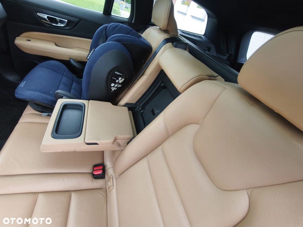 Volvo V60 D3 Momentum Pro - 11