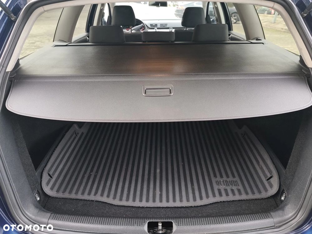 Volkswagen Passat 2.0 TDI DPF Highline - 23