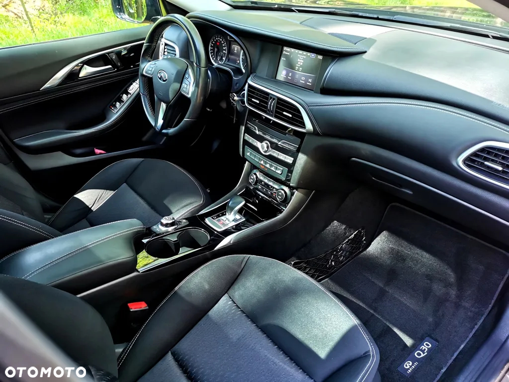 Infiniti Q30 1.5d Premium City Black 7DCT - 12