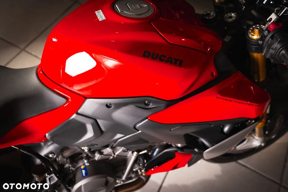 Ducati Streetfighter V2 - 7