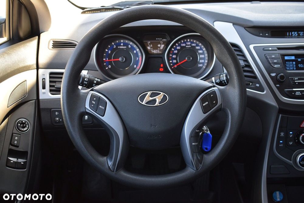 Hyundai Elantra - 19