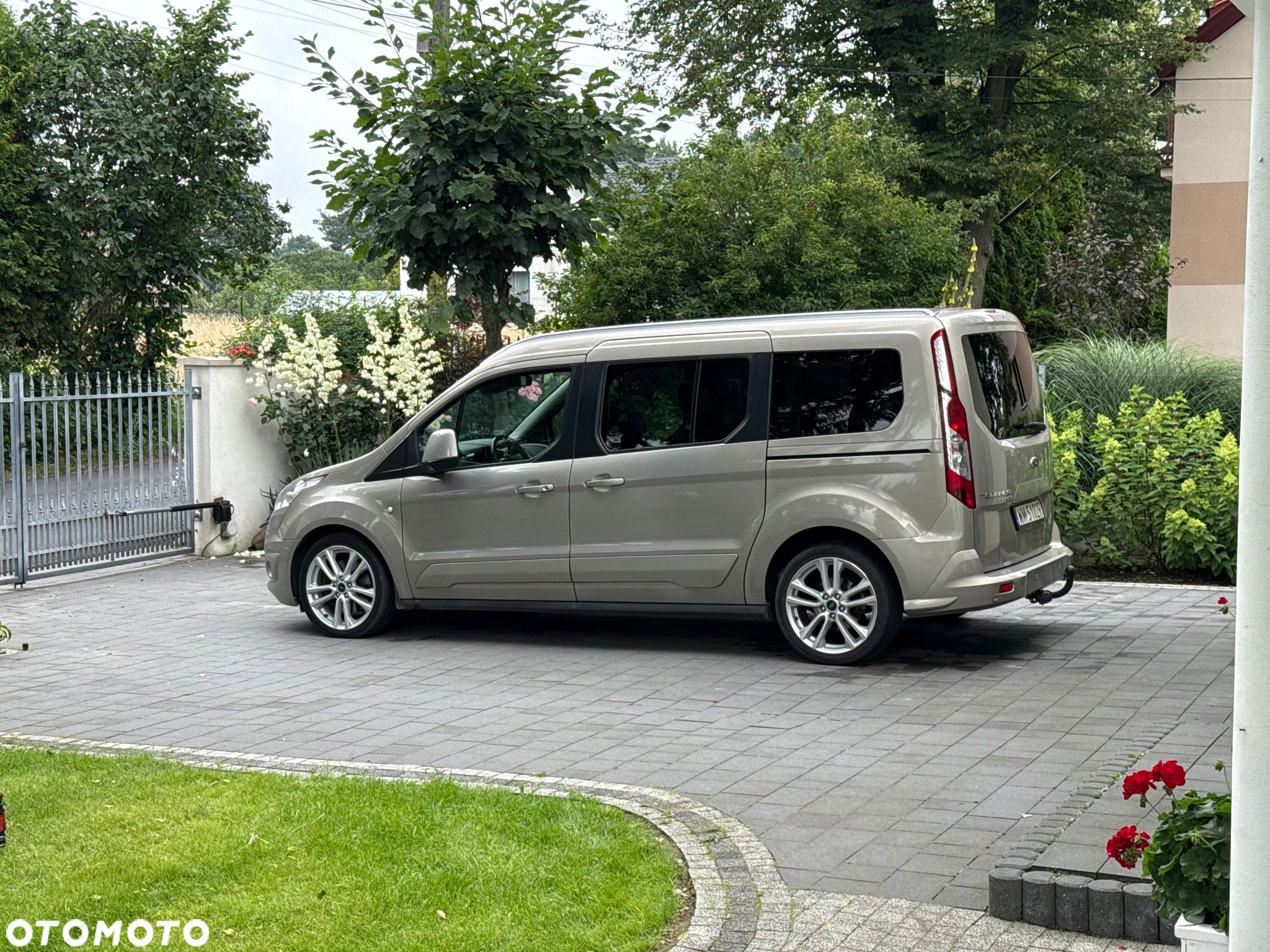 Ford Tourneo Connect 1.5 TDCi Titanium - 1