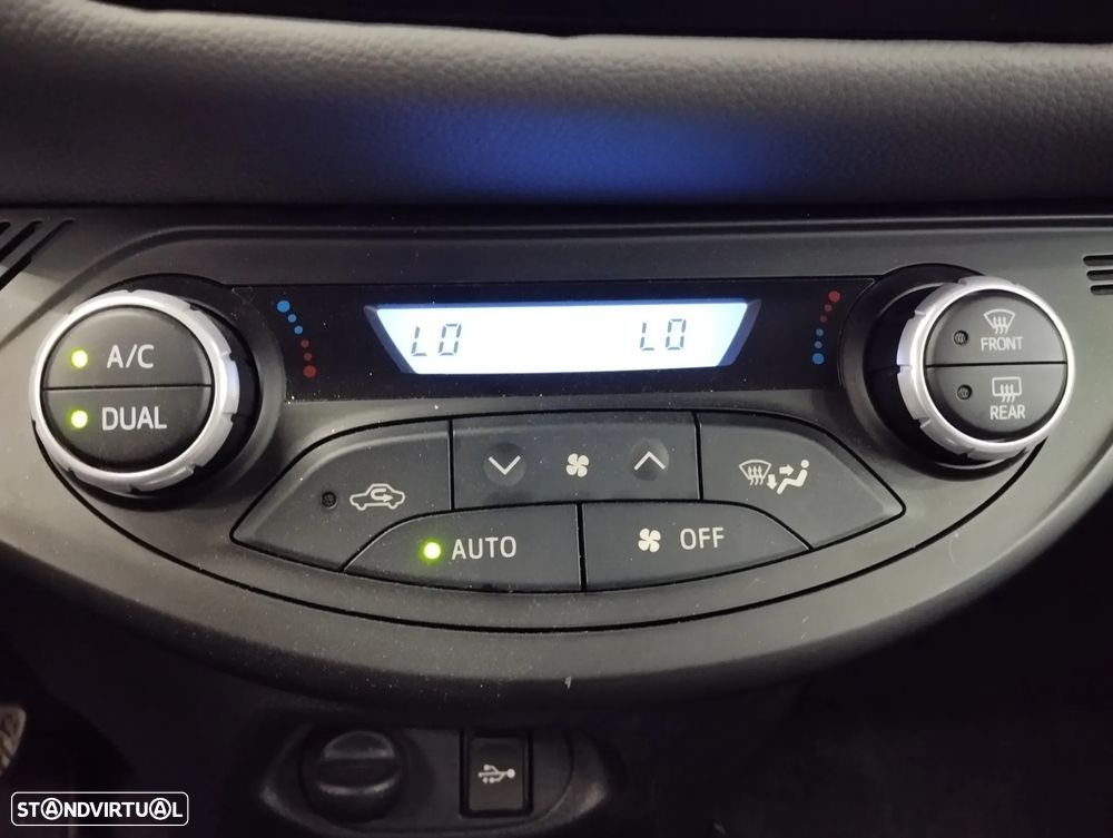 Toyota Yaris 1.5 HDF Comfort - 25