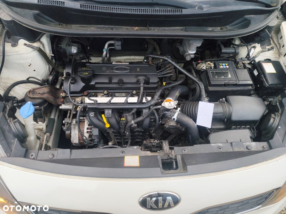 Kia Rio - 4