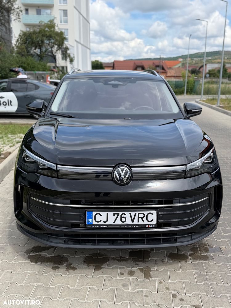 Volkswagen Tiguan - 1