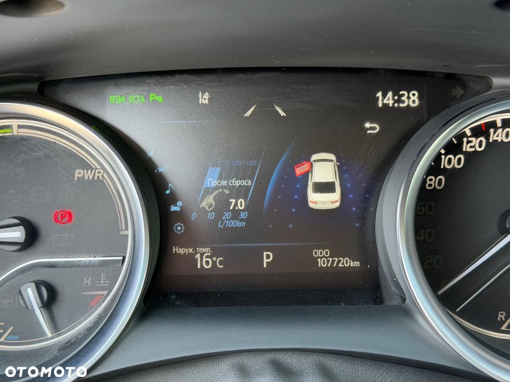 Toyota Camry 2.5 Hybrid Executive CVT - 28