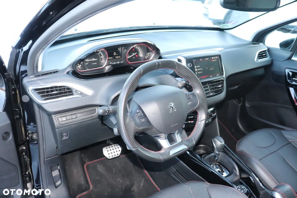 Peugeot 2008 PureTech 130 EAT8 GT Exclusive - 28