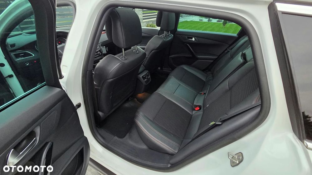 Peugeot 508 RXH Hybrid4 - 15