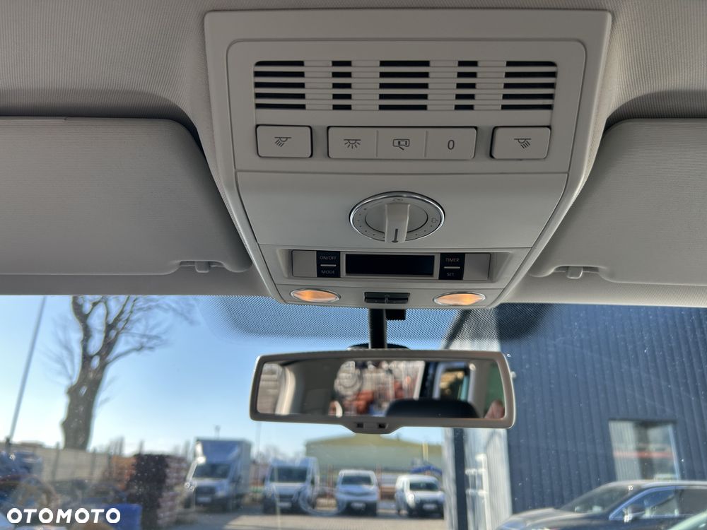 Volkswagen Multivan - 24