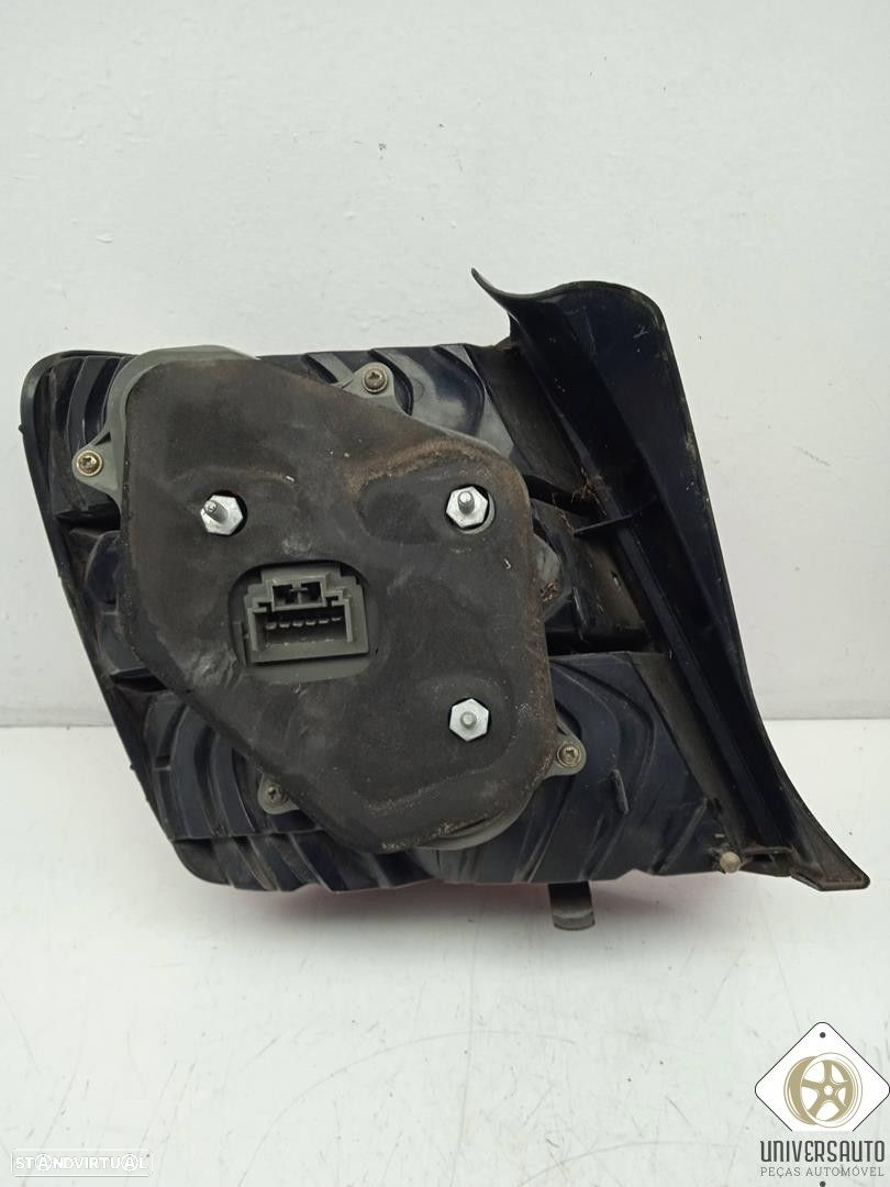 FAROLIM TRASEIRO DIREITO FIAT STILO 2003 - 3
