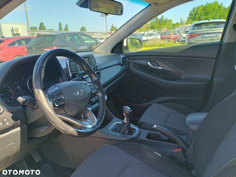 Hyundai i30 1.6 D Classic + - 14
