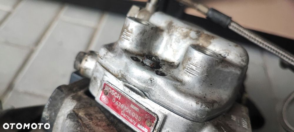 AUDI 80 90 100 2,0 ROZDZIELACZ PALIWA 0438101035 - 1