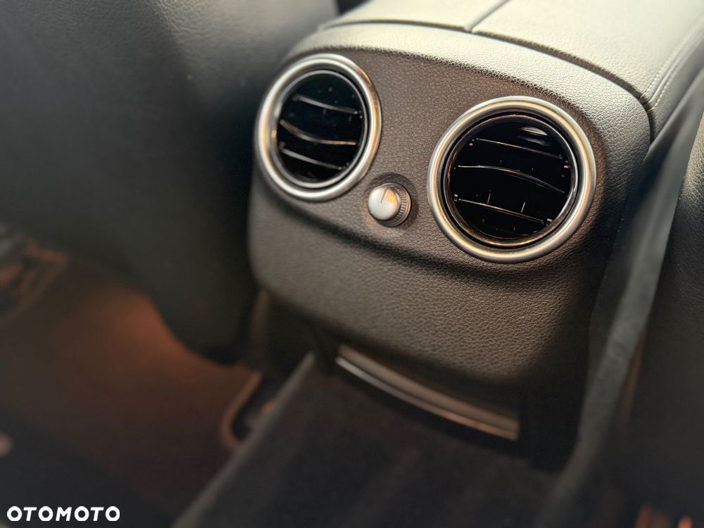 Mercedes-Benz Klasa C 200 9G-TRONIC AMG Line - 25