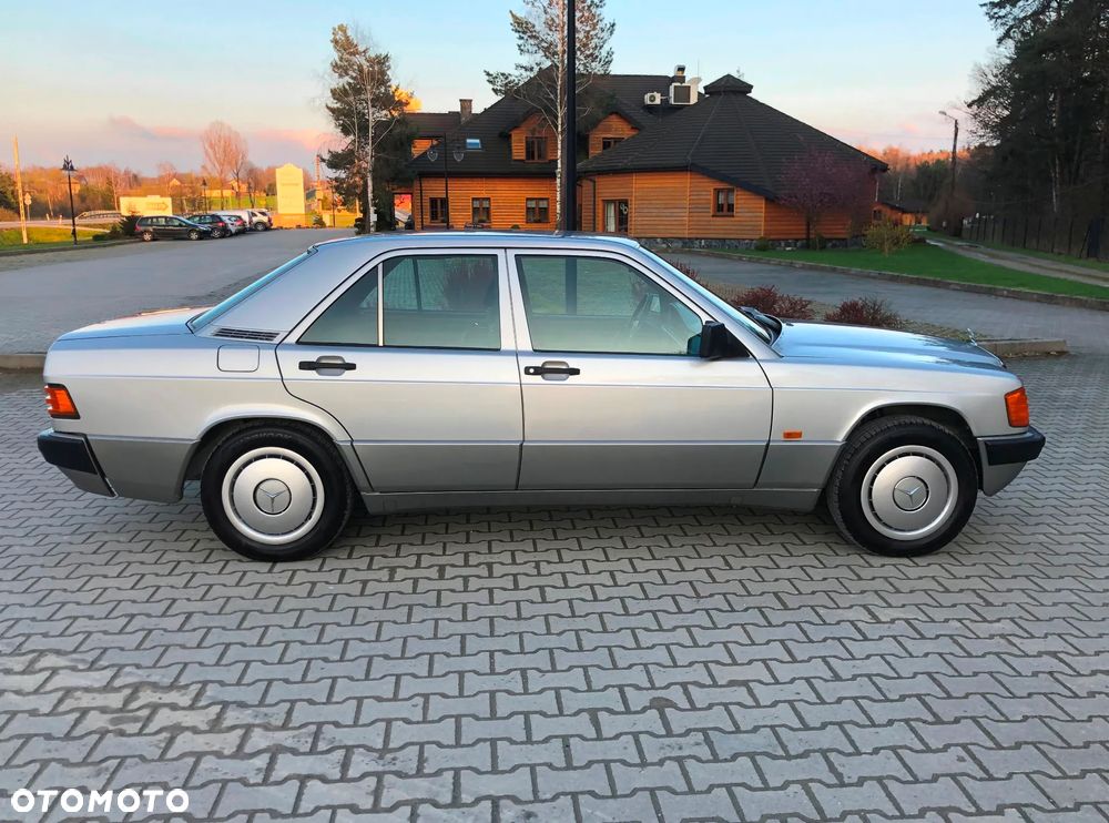 Mercedes-Benz W201 (190) - 1