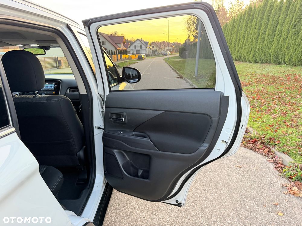 Mitsubishi Outlander - 14
