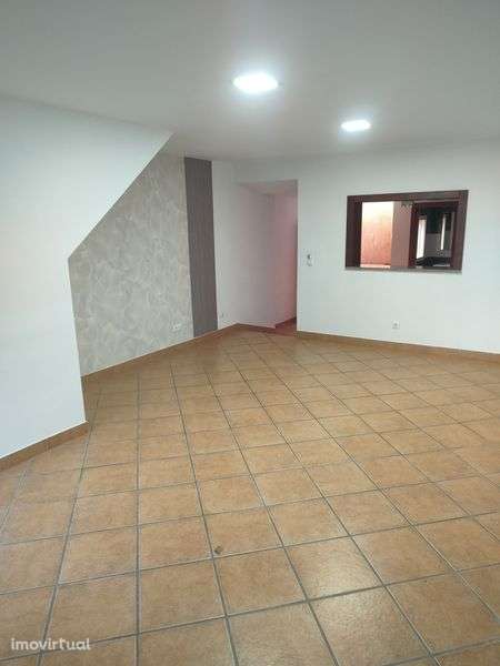 Casa moradia zona de Ramalde Porto - Grande imagem: 2/12