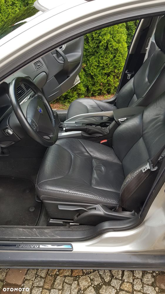 Volvo XC 70 D5 AWD Momentum - 24