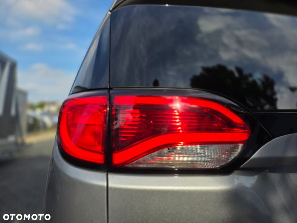 Chrysler Pacifica - 11