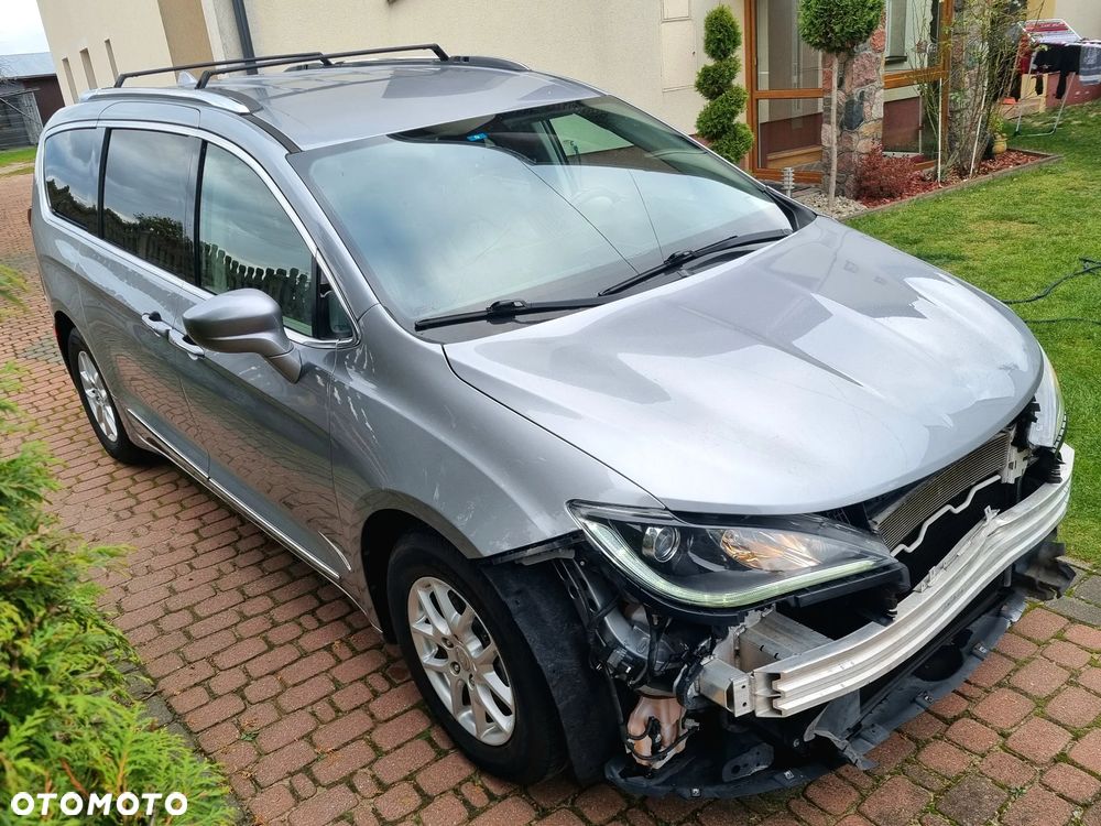 Chrysler Pacifica - 10