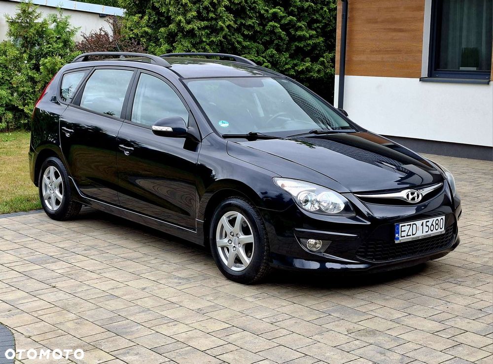 Hyundai i30 i30cw 1.6 CRDi FIFA WM Edition - 2