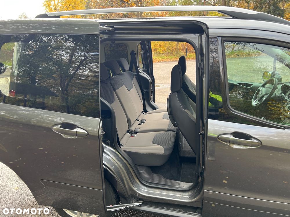 Ford Tourneo Courier 1.5 TDCi Titanium - 11