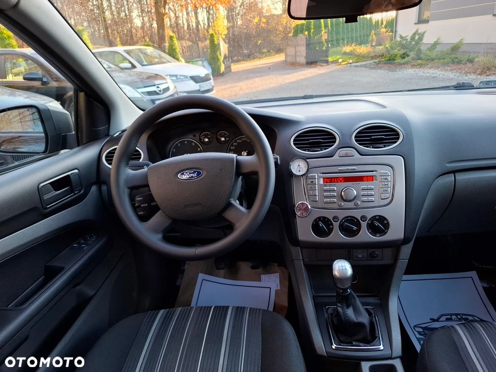 Ford Focus 1.6 Ambiente - 20