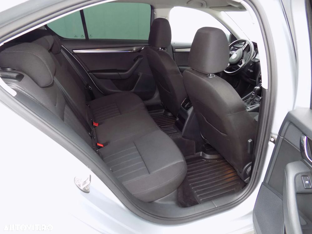 Skoda Octavia 2.0 TDI DSG 4X4 Style - 24