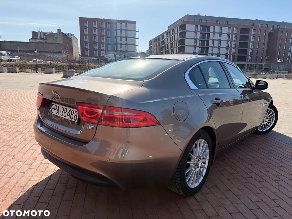 Jaguar XE 2.0 D Pure - 7