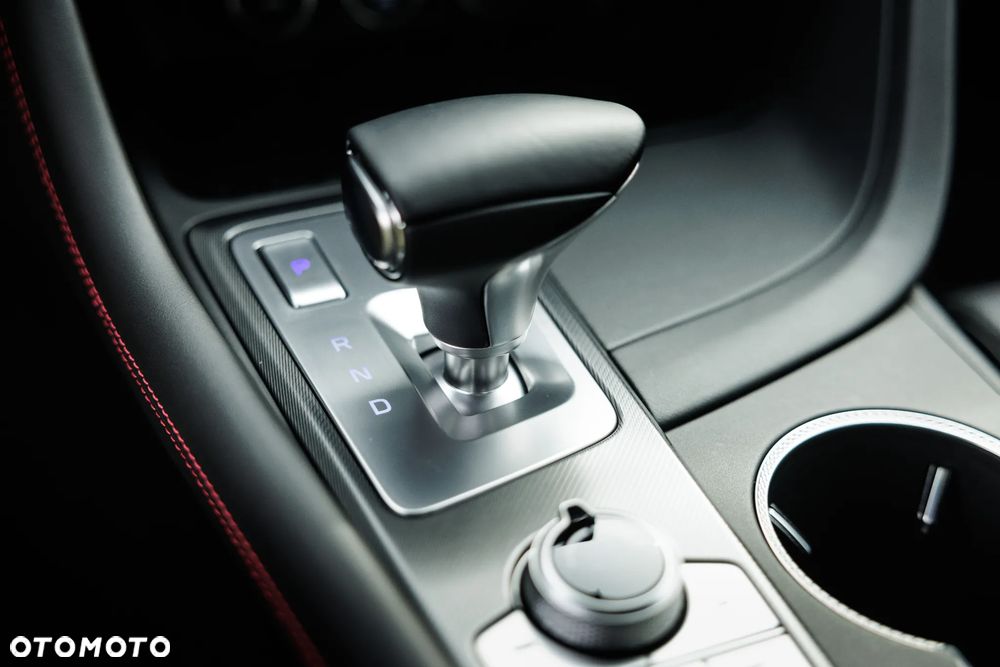 Genesis G70 2.0T Plus AWD 8AT Sport - 6