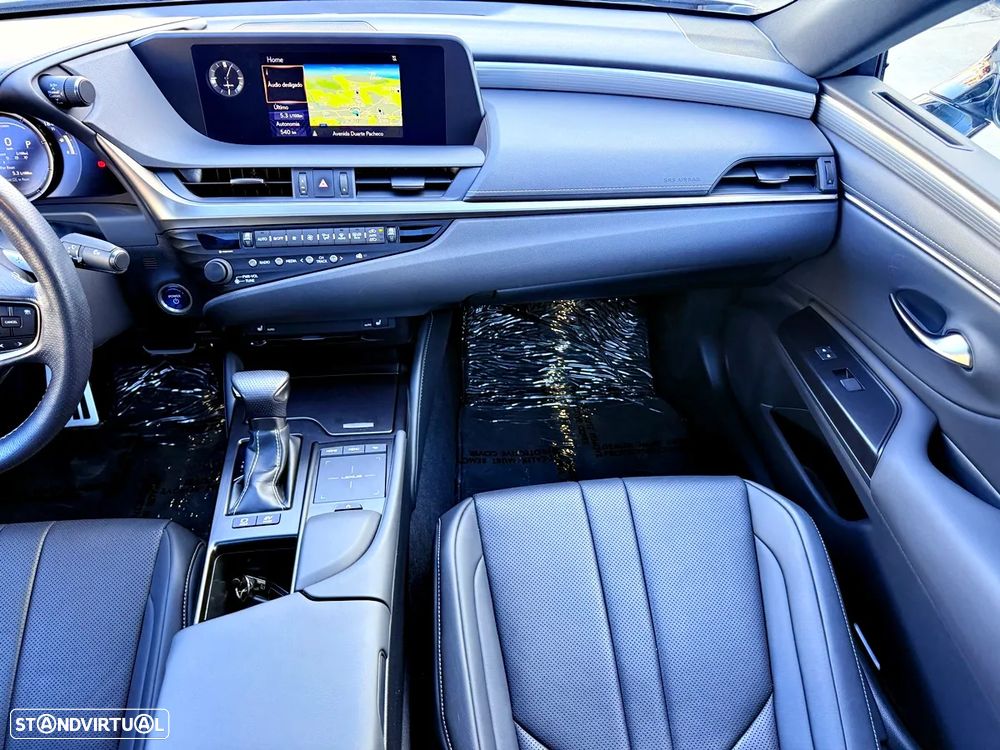 Lexus ES 300h - 11