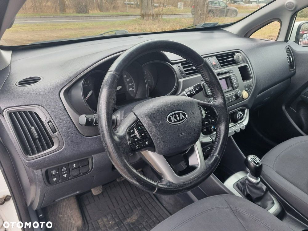 Kia Rio - 11