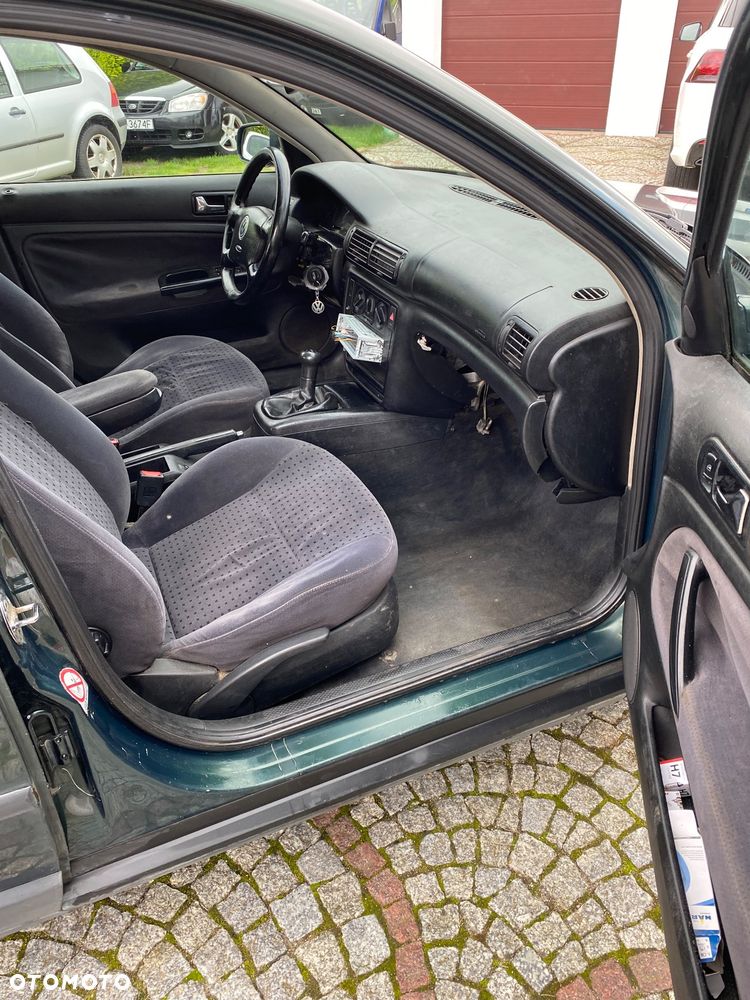Volkswagen Passat 1.9 TDI Comfortline - 12