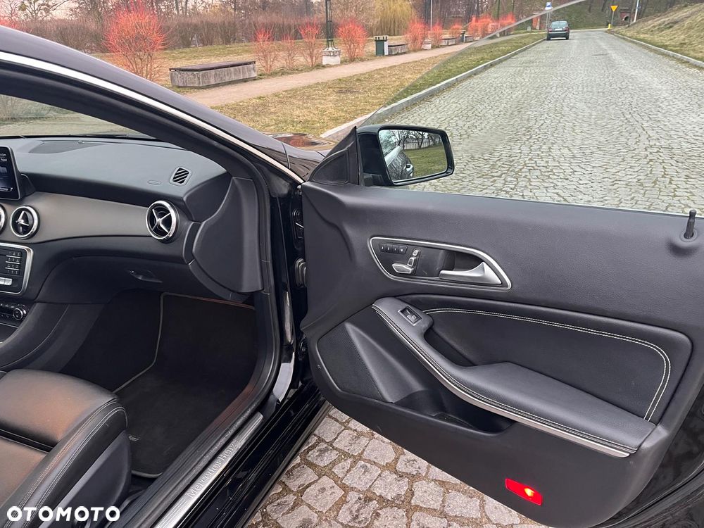 Mercedes-Benz CLA 250 4Matic 7G-DCT - 12